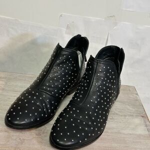 Kenneth Cole Black Studded Heeled Boots size 8 great condition